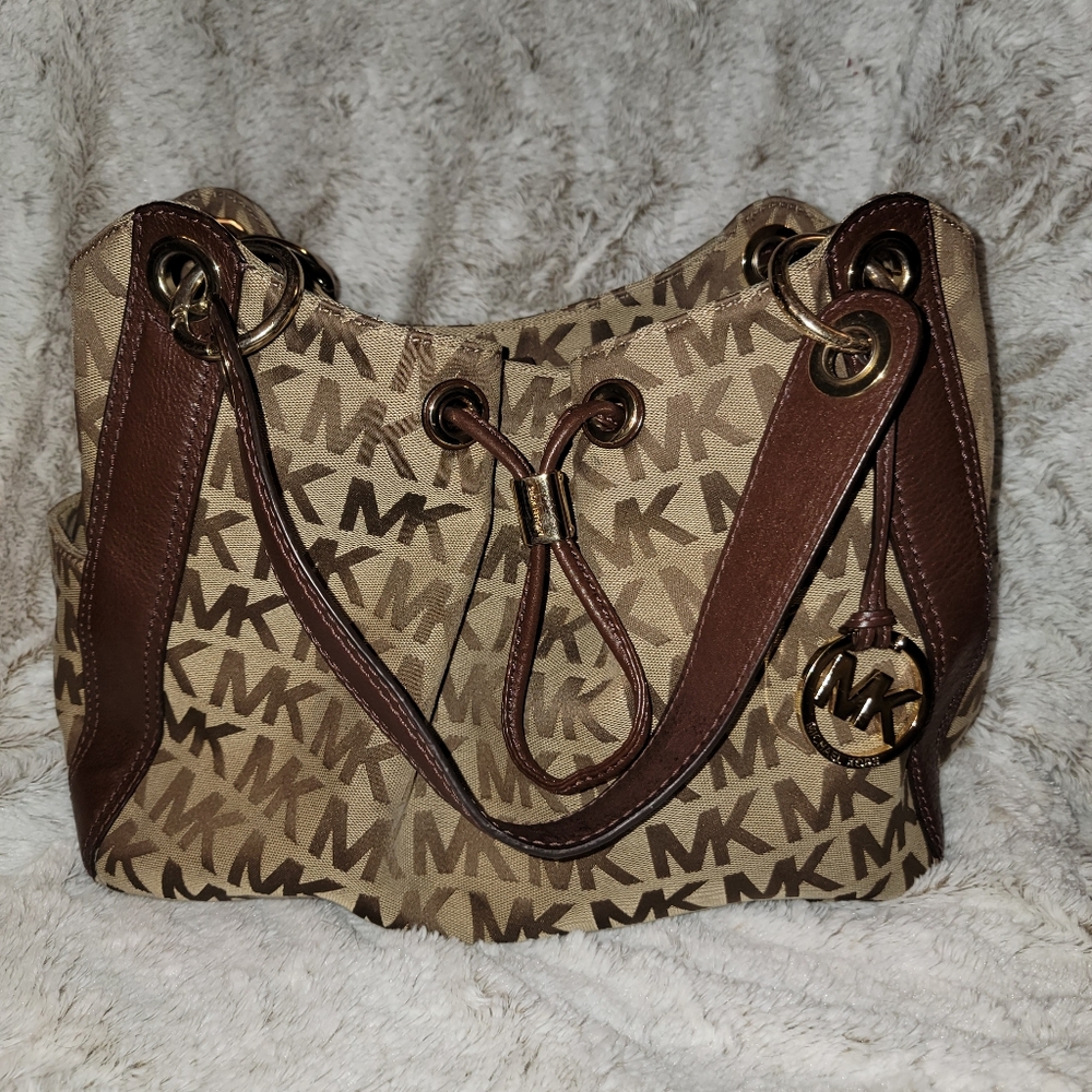 MICHAEL KORS LARGE BROWN MONOGRAMMED BAG